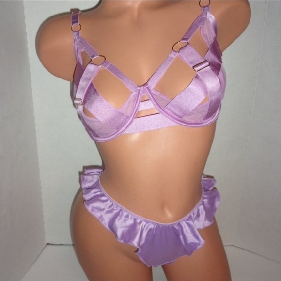 34F~Victoria’s Secret Very Sexy unlined balconet bra & Thong Panty lingerie Set - Picture 2 of 5